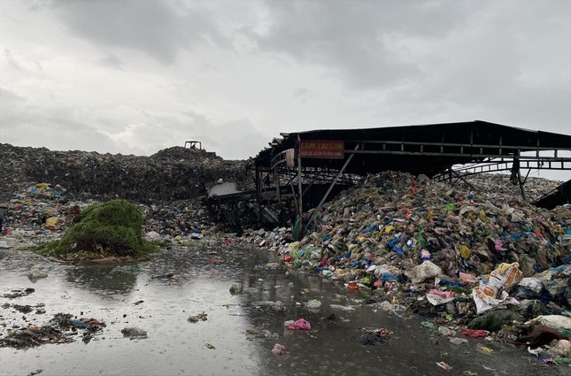 Rác bủa vây nhiều tỉnh miền Tây: Vì đâu nên nỗi!